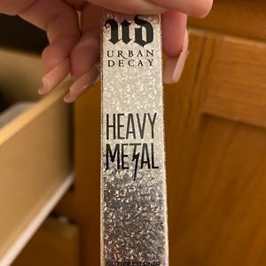 Heavy metal glitter liner